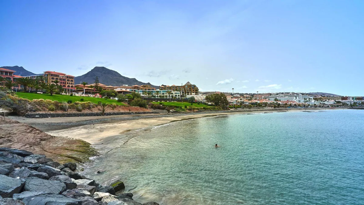 Playa de Fañabé beachfront in Costa Adeje, Tenerife – visitor guide to Playa de Fañabé cannabis clubs and beach rules