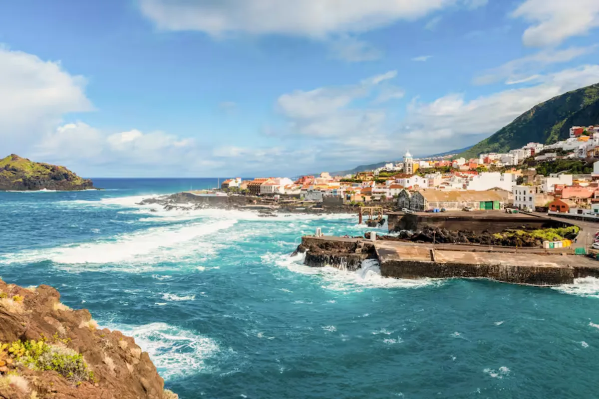 Volcanic shoreline at Costa del Silencio, south Tenerife – guide to Costa del Silencio cannabis clubs and local rules